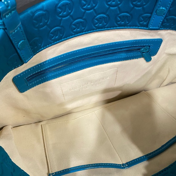 MICHAEL KORS Monogram Turquoise Jet Set Tote - Picture 6 of 9